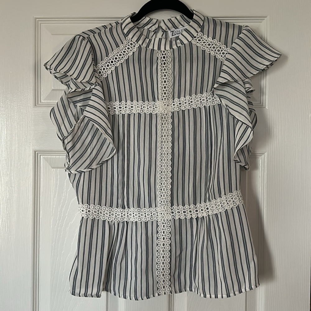 New York & Company Striped Ruffle Sleeve Top Size M NWT - Picture 7 of 8